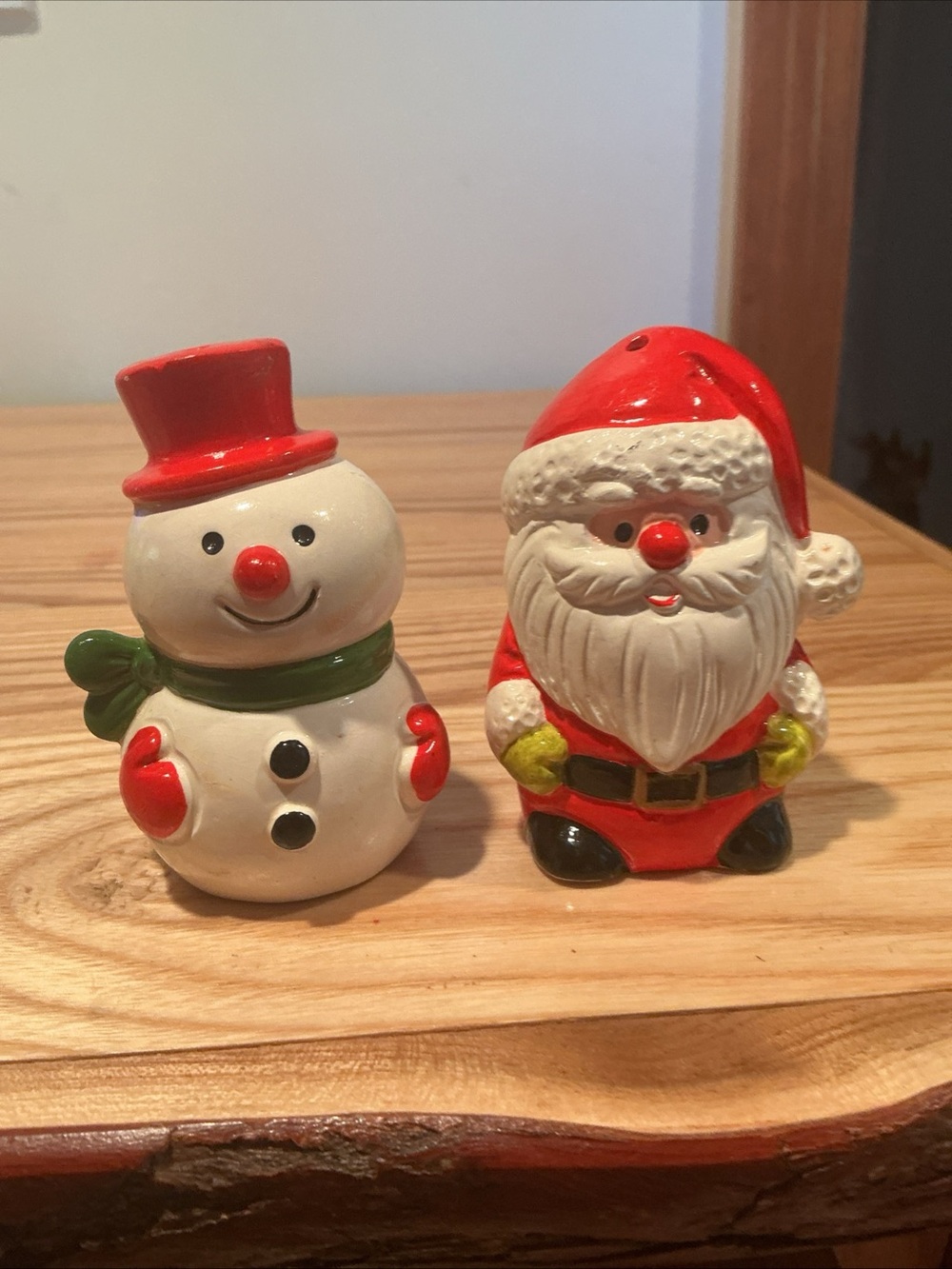 Vintage 1978 Enesco Christmas Santa Salt Pepper Shaker Japan 2.75"